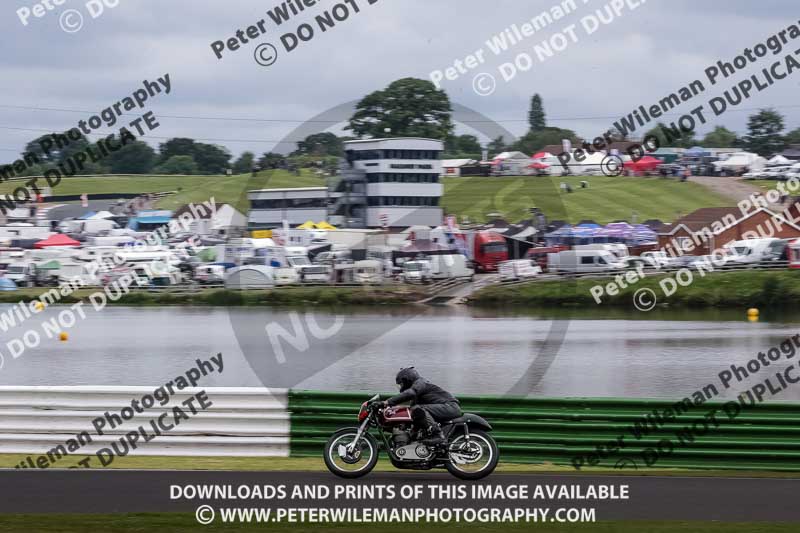 Vintage motorcycle club;eventdigitalimages;mallory park;mallory park trackday photographs;no limits trackdays;peter wileman photography;trackday digital images;trackday photos;vmcc festival 1000 bikes photographs
